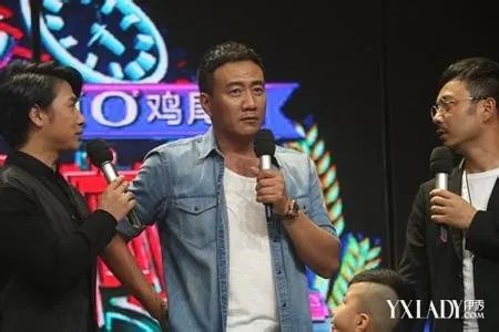 胡军自称喜欢老婆的开朗不会让老婆为家庭自我牺牲