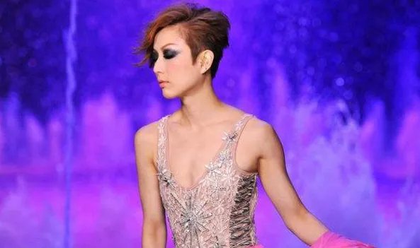 许志安演唱会遭嘘，郑秀文是原谅他了吗？