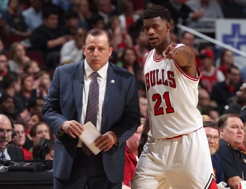 伦纳德生涯最高45分17篮板9助攻，同届巴特勒和汤普森呢？