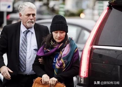 孟晚舟出庭时身边有不少随行的人是什么身份？又说明了什么问题？