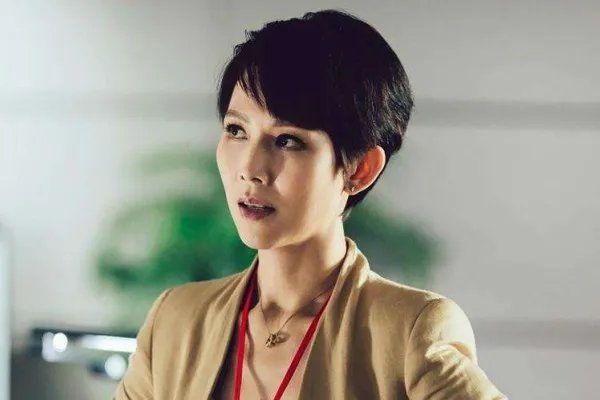 蔡少芬三胎孕肚明显,为何她的第二胎和第三胎差了好几年?