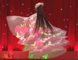 曾经在春晚舞台惊艳众人的小彩旗，现在怎么样了？