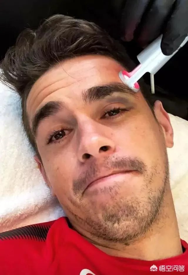 亚冠淘汰赛中上港客战鹿岛鹿角,联赛伤退的胡尔克出乎意料随队出征,他能出场比赛吗?