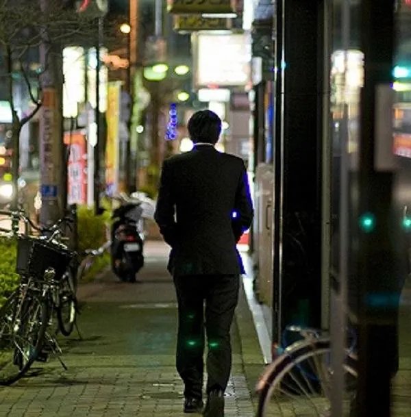 你对日本讨论征收单身税有何看法？