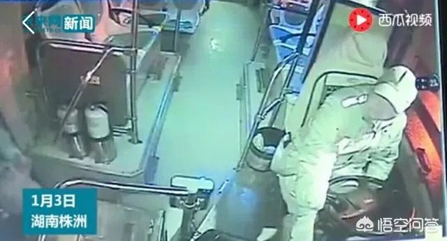 公交司机临死前把车靠边停稳说“大家下车，我不能送大家了”，你有什么感想？