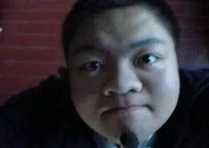 《英雄联盟》的主播小智到底长什么样子？有没有真实的照片？