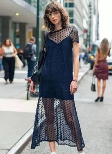 吊带裙怎么搭配