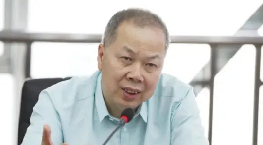 中国铁建集团董事长陈奋健坠楼身亡，背后有何隐情？