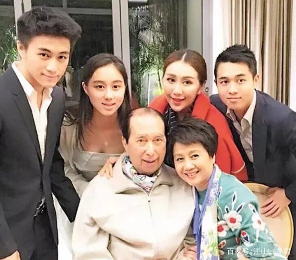 赌王儿子隐居海外30年，何猷君生母是梁安琪，为何由何超琼抚养？