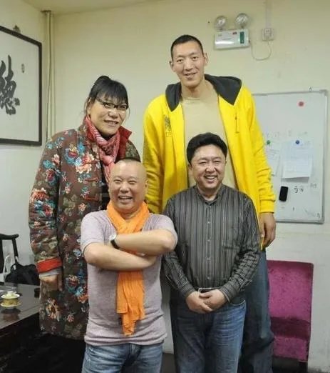 孙明明和姚明哪个高