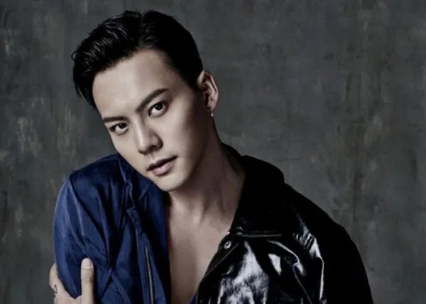 陈伟霆直播自己剃光头,发型对于一个男人来说有多么重要?