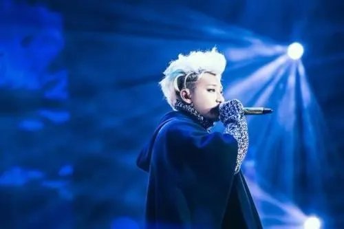 黄子韬父亲自曝身价200亿，那么黄子韬当初为什么要辛苦做练习生？