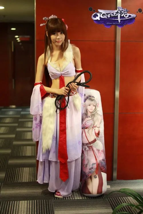 嫩模叶梓萱性感出镜 演绎《QQ西游》美妖梦璃(组图)