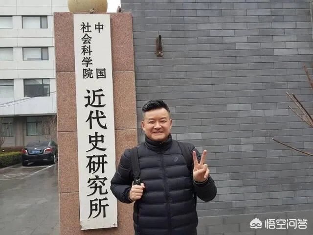 央视著名主持人李佳明，为何最近很少出现了？