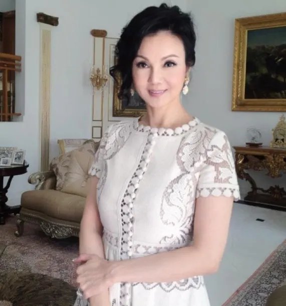 与林建岳离婚25年，谢玲玲为何会感谢婆婆呢？