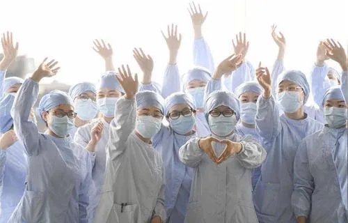 公交司机突发心梗离世前忍痛停车，我们生活中的“平凡英雄”有哪些？