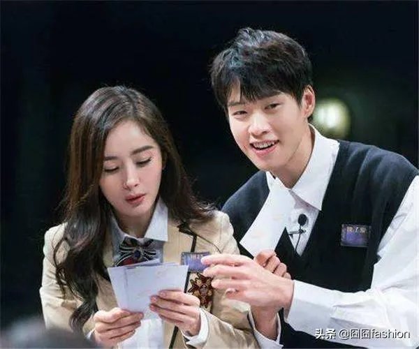 杨幂和魏大勋被拍到前后脚进同一家酒店，已经被多次拍到的两人为何迟迟不官宣恋情？