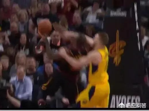 G2末节詹姆斯上篮被萨博尼斯放倒,恶意犯规,怎么看?