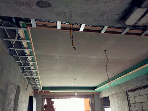 客厅吊顶用木龙骨还是轻钢龙骨