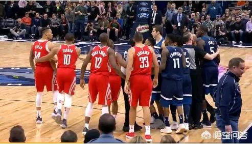 保罗被凶狠推搡，格林为兄弟出头遭驱逐，你如何评价？