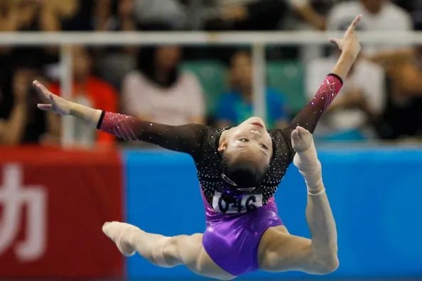 自由体操是奥运会竞技体操项目，它的动作解释有哪些？