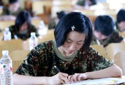 孩子上高三成绩不好，还有两个月高考考士官学校可以吗？