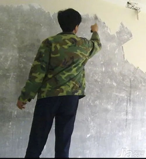 刷漆前一定要用加固剂吗 为什么墙面会起包？