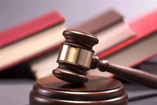 上海一盗车贼进公厕换装逃避追踪，你如何看待盗车贼的这一行为？