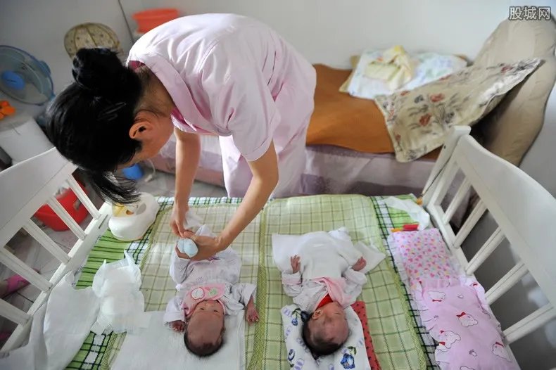 女硕士辞职做保姆 如今月收入多少？