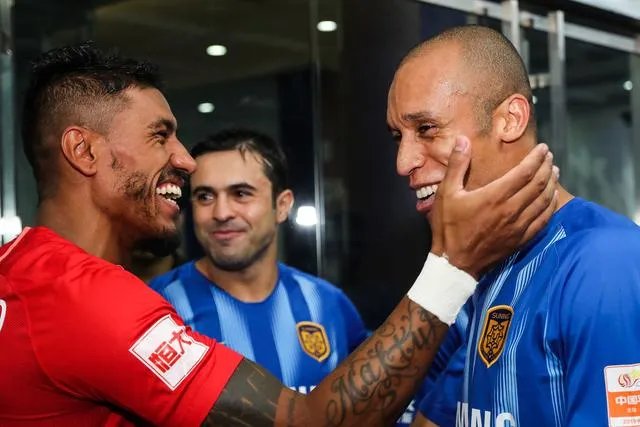 如何看待恒大跟苏宁的这一场比赛？