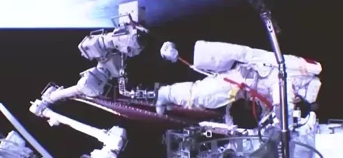 神十四航天员什么时候出舱