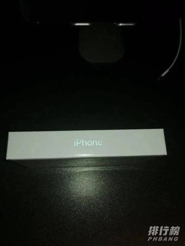 新包装iPhone11也不送耳机充电器_新包装iPhone11为什么也不送耳机充电器