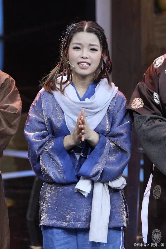 王莎莎已经28岁了，现在的她与儿时的她长相差距大吗？