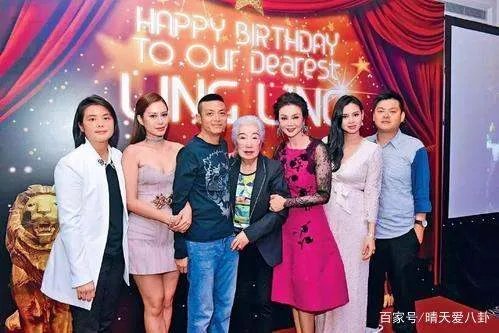 与林建岳离婚25年，谢玲玲为何会感谢婆婆呢？