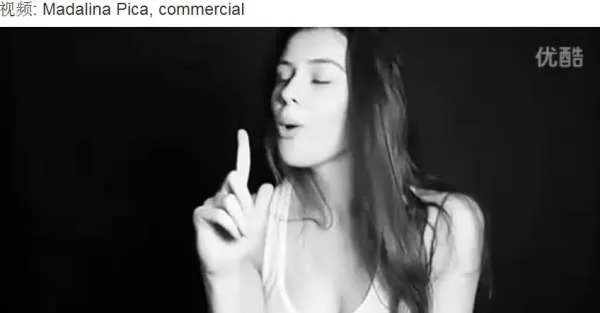 这个gif中，手指枪的女的是谁