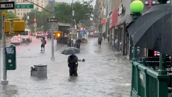 超巨型风暴袭击美国,加州暴雨破纪录,对当地居民的生活造成了什么影响?