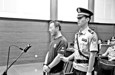 六环边弹弓打车被判刑多久？