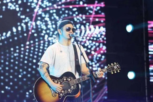 婚内出轨的歌手郝云，“宠妻”人设崩塌，他曾经为自己妻子写过什么歌？