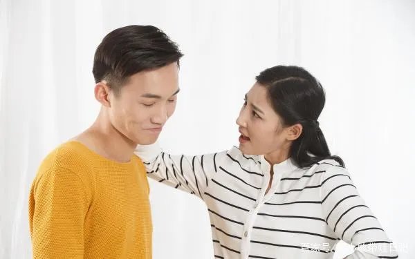 为什么在大街上，经常看到情侣会在马路上吵架？