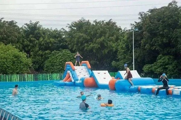 花百万建水上乐园的村支书该怎样带领村民致富?