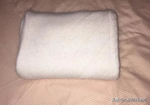 如何叠长袖的衣服？