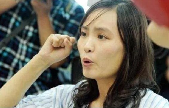 还记得最美老师张丽莉吗?双腿残疾怕拖累丈夫主动离婚,后来怎么样了?