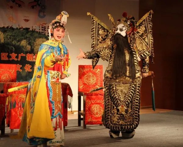 5000名学生穿戏服跳川剧操，这体现了一种什么文化？