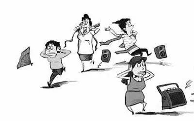 一小区居民出招放“神曲”对峙广场舞，以毒攻毒有用吗？