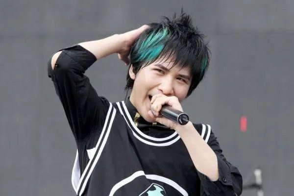 大张伟的妻子是他的经纪人，他喜欢他的妻子吗？