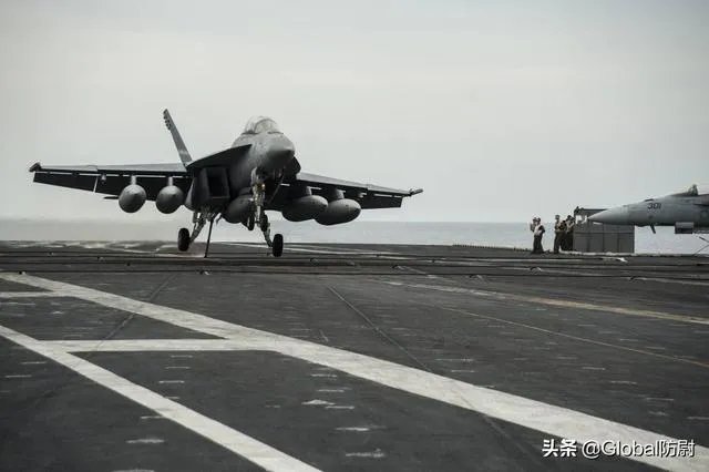 舰载机在航母上起飞的方向