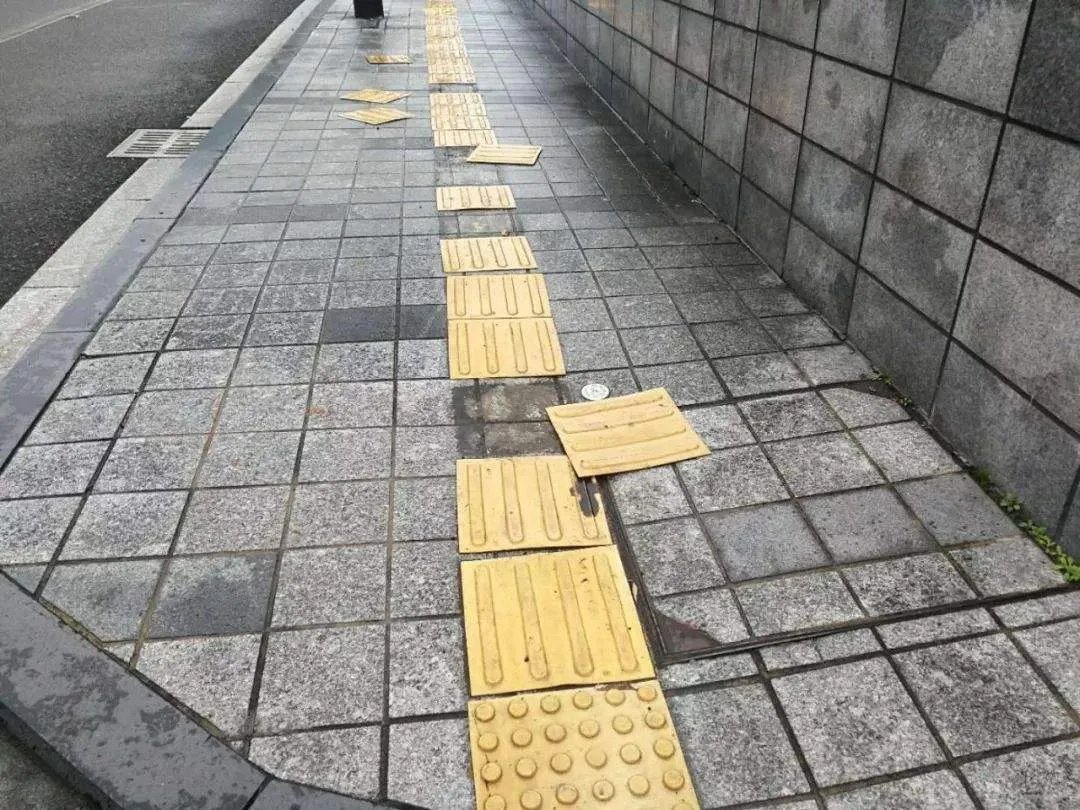 内蒙150米盲道被改成十八弯,为了美观就可以这么做吗?