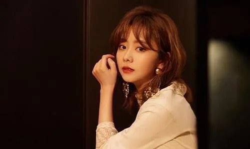 谭松韵辟谣结了婚又离婚,事情的真相到底是什么?