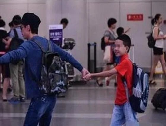 湖南省的两大台柱:汪涵老婆已经公之于众,就是乐乐。但何炅的爱人却一直不知是谁?