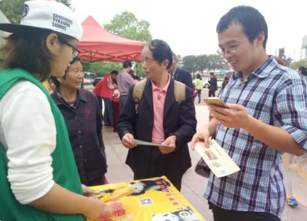 进动物园看到的第一个动物是什么？